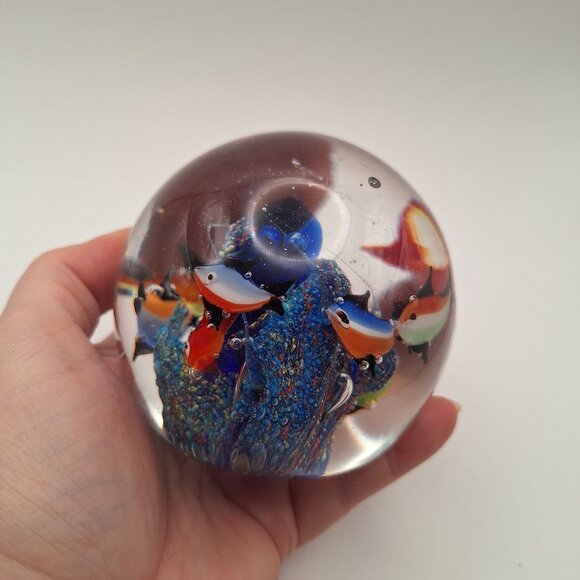 VINTAGE MURANO-STYLE ART GLASS FISH AQUARIUM ROUND PAPERWEIGHT LARGE VIBRANT - Picture 7 of 16